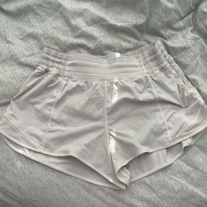 Lululemon High Rise Hotty Hot Shorts 2.5